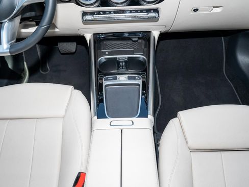 Used 2025 Mercedes-Benz GLA 250 image 26