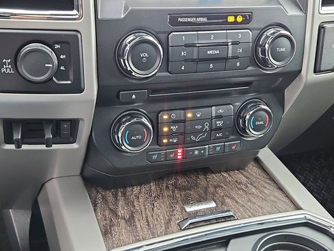 Used 2017 Ford F350 Lariat w/ Lariat Ultimate Package image 26