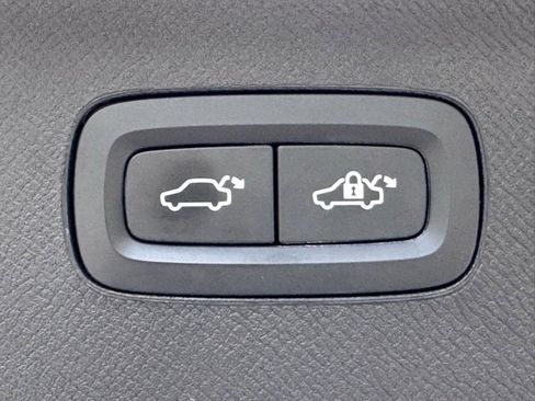 Used 2020 Volvo XC90 T6 R-Design w/ Protection Package Premier image 35