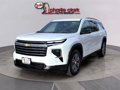 Used 2025 Chevrolet Traverse LT