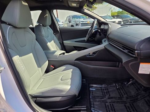 Used 2025 Hyundai Elantra Limited w/ Cargo Package FWD image 20