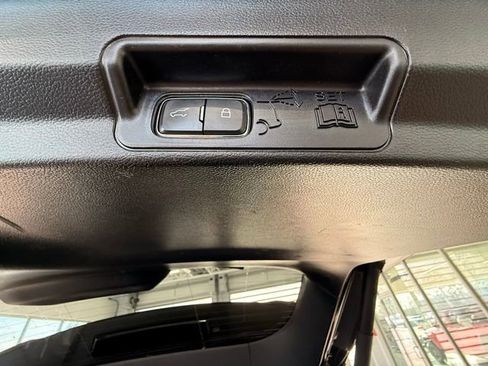 Used 2021 Ford Explorer XLT image 21