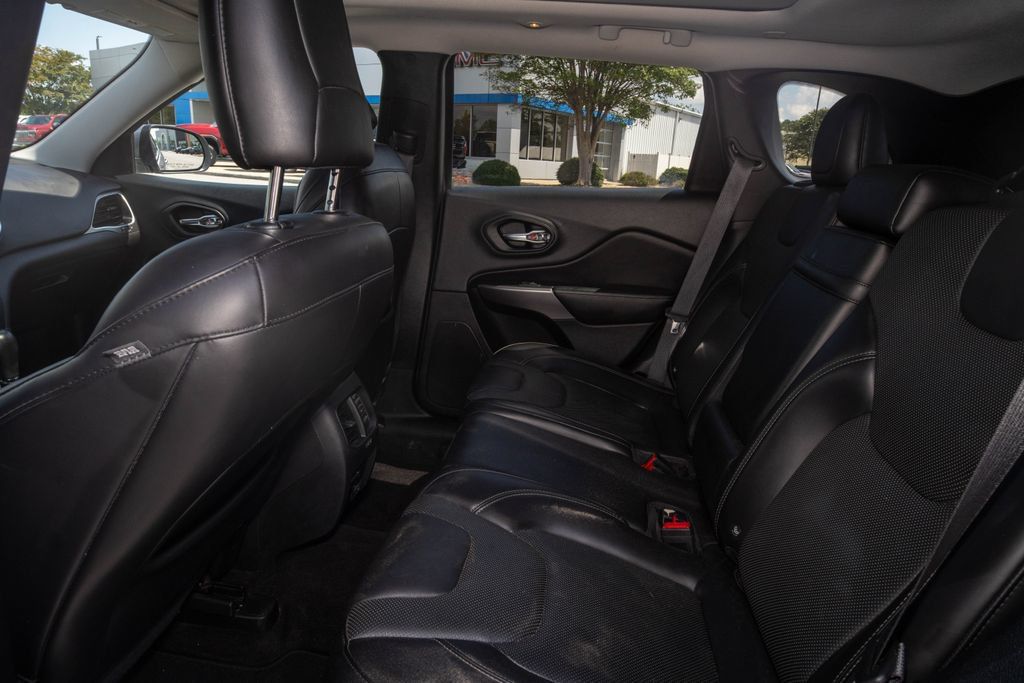 Used 2019 Jeep Cherokee Limited AWD/4WD image 14