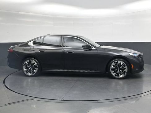 Used 2025 BMW i5 eDrive40i w/ Premium Package RWD image 3