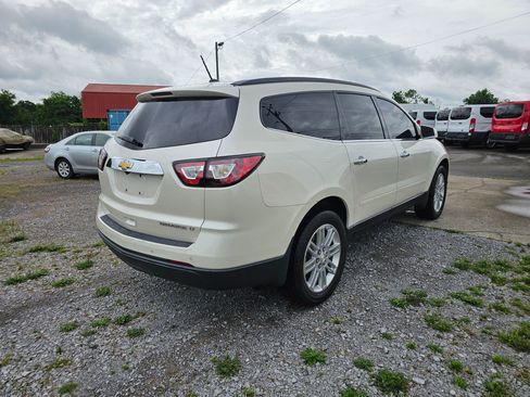 Used 2015 Chevrolet Traverse LT w/ Style and Technology Package FWD image 16
