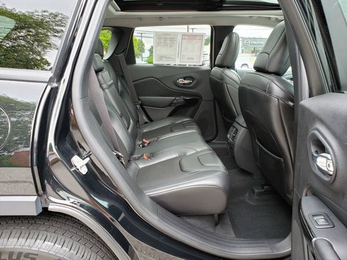 Used 2019 Jeep Cherokee Latitude Plus AWD/4WD image 16