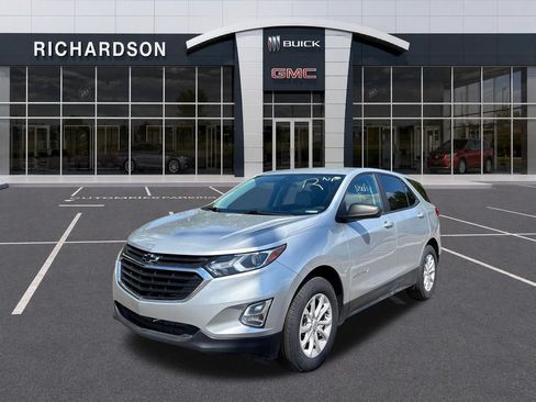 Used 2021 Chevrolet Equinox LS w/ LS Convenience Package AWD/4WD image 1