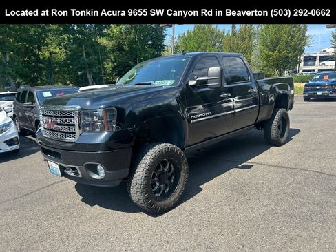 Used 2014 GMC Sierra 2500 Denali w/ Suspension Package, Off-Road AWD/4WD image 6