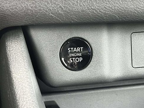 Used 2024 Nissan Rogue S FWD image 31