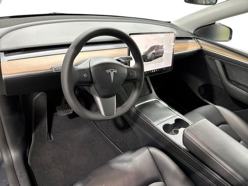 Certified 2023 Tesla Model Y Long Range AWD/4WD image 9