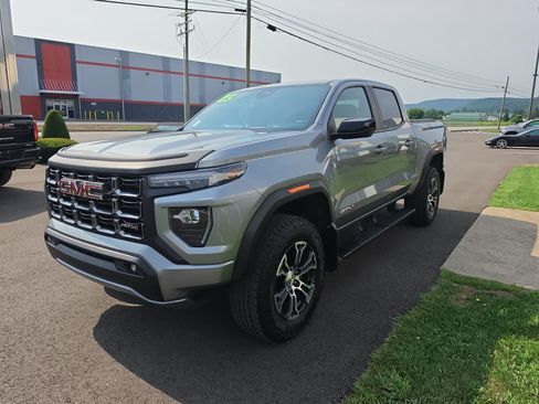 Used 2025 GMC Canyon AT4 AWD/4WD image 8