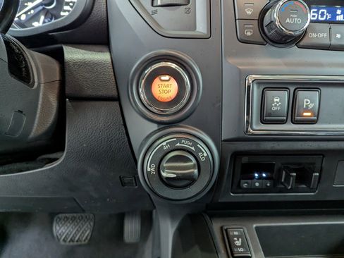 Used 2024 Nissan Titan SV w/ SV Convenience Package image 22