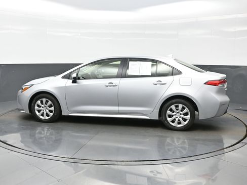 Used 2024 Toyota Corolla LE FWD image 3
