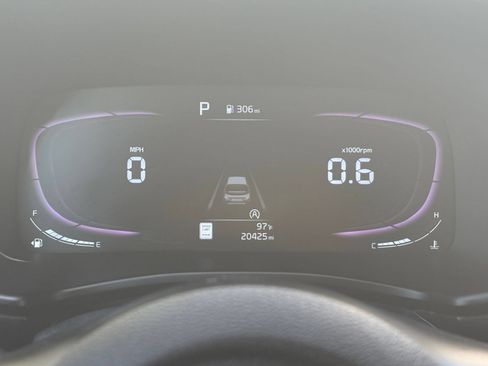 Used 2025 Kia Soul LX w/ LX Technology Package FWD image 37