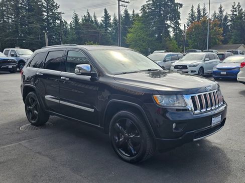 Used 2011 Jeep Grand Cherokee Overland image 3
