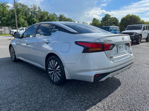 Used 2023 Nissan Altima 2.5 SV w/ SV Premium Package FWD image 6