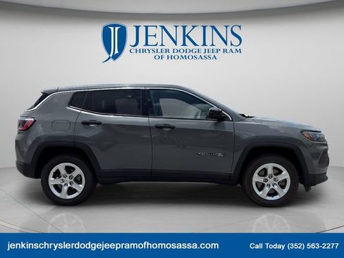 Used 2023 Jeep Compass Sport AWD/4WD image 2