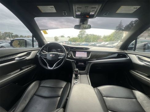 Used 2021 Cadillac XT6 Premium Luxury image 10