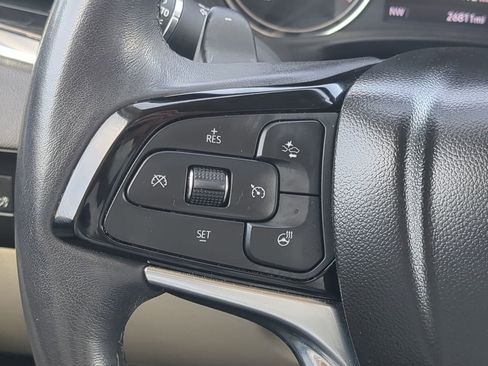 Used 2022 Buick Enclave Essence image 25