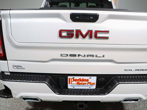 Used 2024 GMC Sierra 1500 Denali image 8