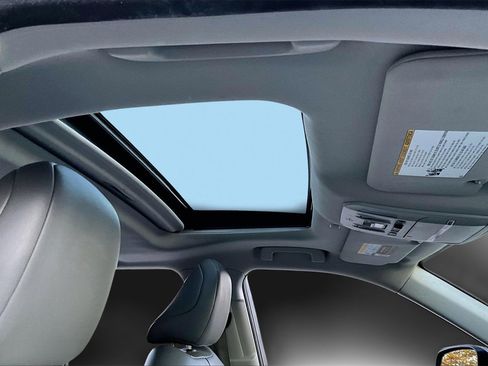 Used 2022 Toyota Highlander XLE image 15