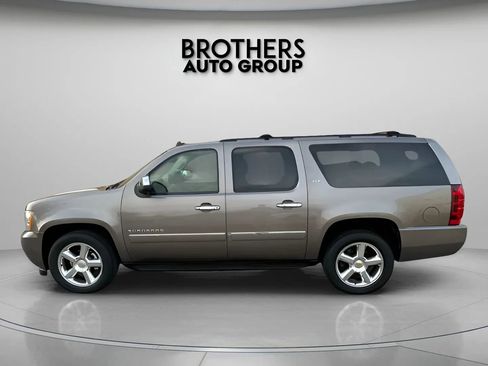 Used 2011 Chevrolet Suburban LTZ image 8