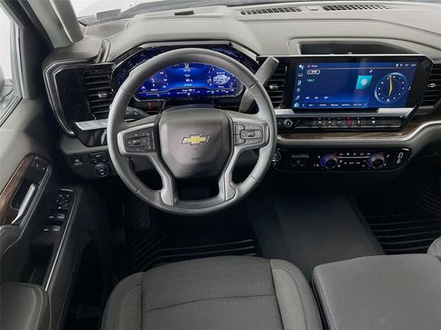 Certified 2025 Chevrolet Silverado 1500 LT image 26