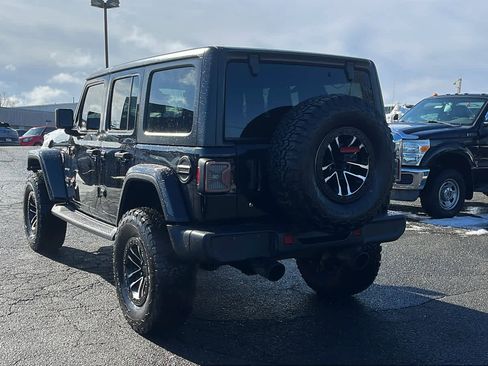 Used 2018 Jeep Wrangler Unlimited Sahara w/ Cold Weather Group image 6