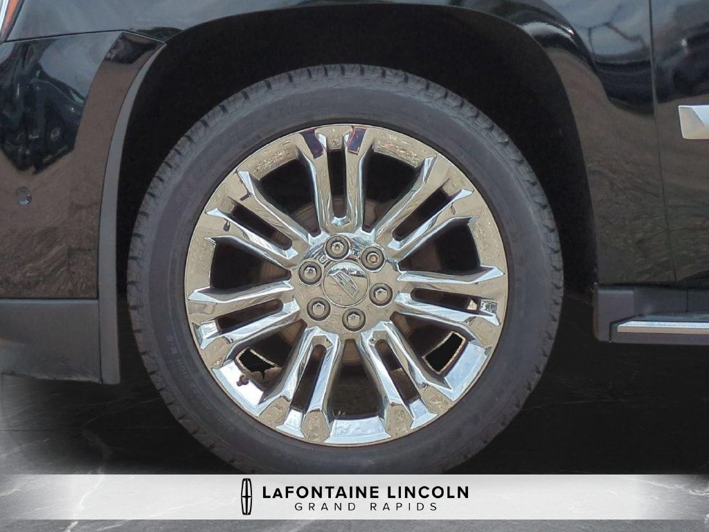 Used 2020 Cadillac Escalade Premium Luxury w/ LPO, Radiant Package AWD/4WD image 34