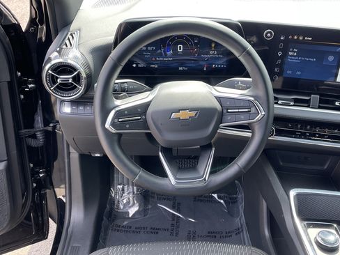 Used 2026 Chevrolet Equinox LT AWD/4WD image 14