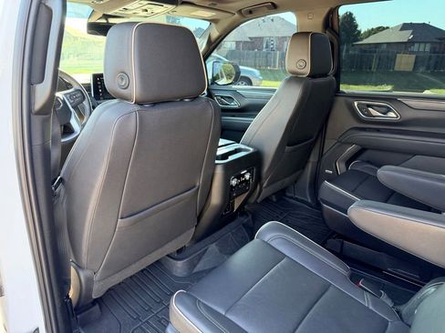 Used 2023 GMC Yukon SLT w/ SLT Premium Package AWD/4WD image 19