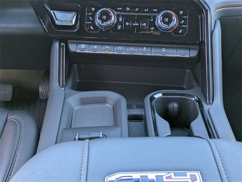 Used 2025 GMC Sierra 2500 AT4 w/ AT4 Premium Plus Package image 21