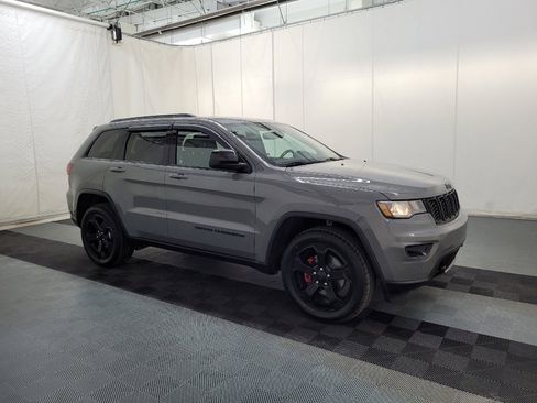 Used 2019 Jeep Grand Cherokee Laredo image 11