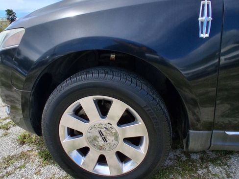 Used 2013 Lincoln MKT AWD image 23