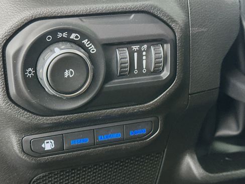 Used 2022 Jeep Wrangler Sahara w/ Cold Weather Group image 16