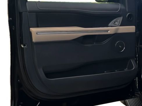 Used 2024 Ford Expedition Limited image 14