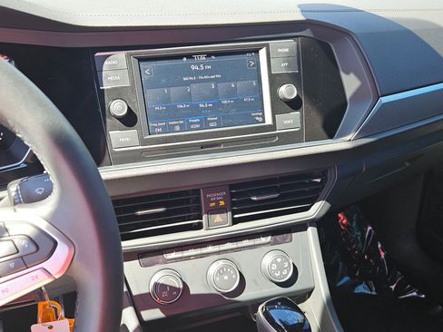 Used 2024 Volkswagen Jetta Sport image 18