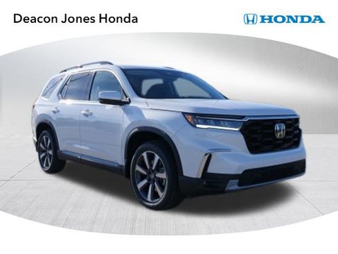 New 2025 Honda Pilot Touring image 1