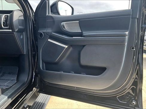 Used 2025 Ford Expedition Platinum image 22