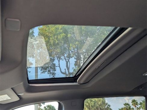 Used 2020 GMC Sierra 1500 SLE w/ SLE Value Package image 21