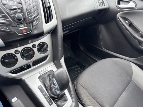 Used 2014 Ford Focus SE w/ SE Winter Package FWD image 40