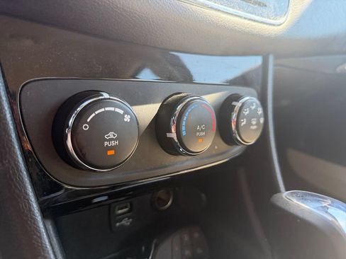 Used 2013 Chrysler 200 LX FWD image 23