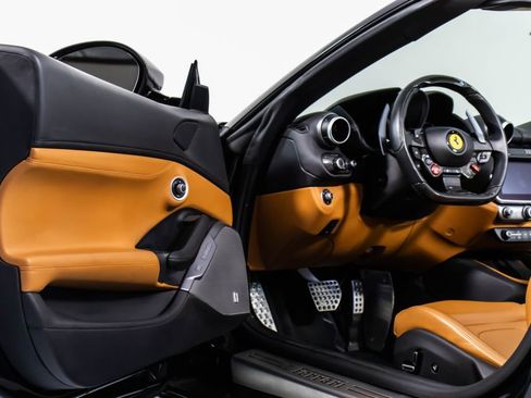 Certified 2019 Ferrari Portofino image 34