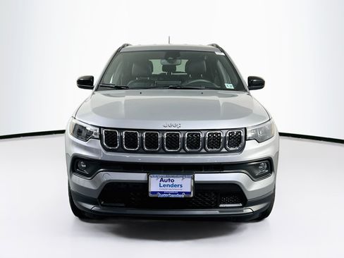 Used 2023 Jeep Compass Latitude AWD/4WD image 2