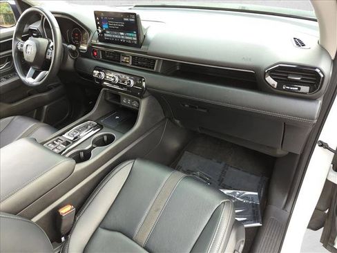 Used 2023 Honda Pilot Touring image 22