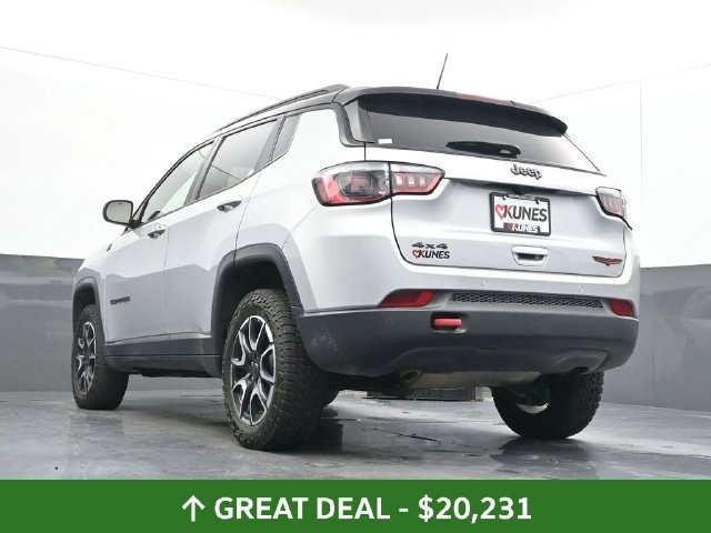 Used 2025 Jeep Compass Trailhawk AWD/4WD image 51