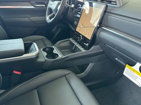 New 2026 GMC Terrain Denali w/ LPO, Floor Liner Package image 18