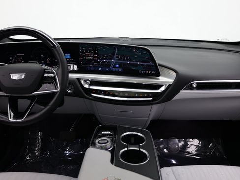 Used 2024 Cadillac Lyriq Sport AWD/4WD image 34