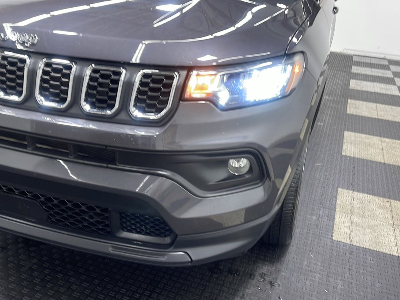 Used 2024 Jeep Compass Latitude AWD/4WD image 26