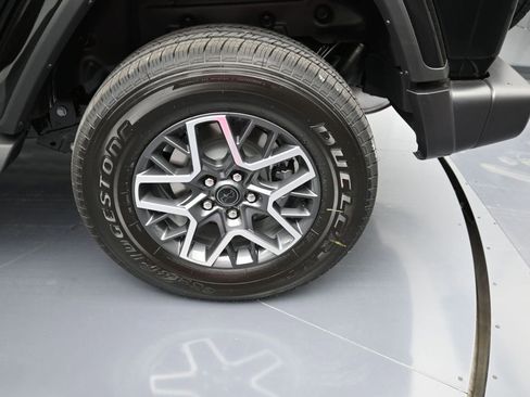 New 2026 Jeep Wrangler Unlimited Sahara AWD/4WD image 9